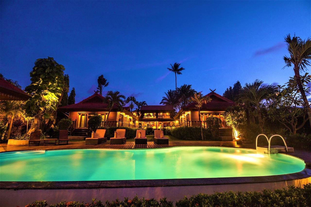 Erawan Villa Hotel Bang Rak Beach  Buitenkant foto